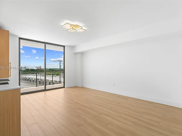 90 NE 32nd St #722 — Photo 3