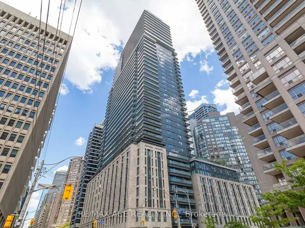955 Bay St, Toronto, ON