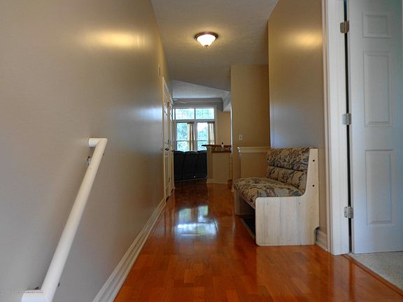 3rd image of 6230 Hilltop Ct