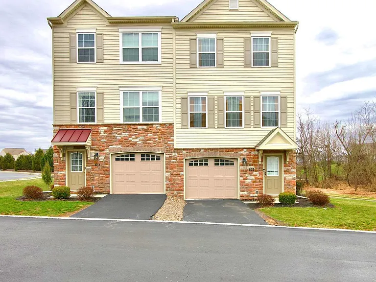633 Keswick Ct — Photo 1