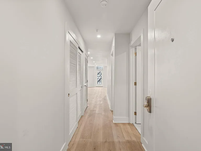 253 N 3rd St #3R — Photo 7