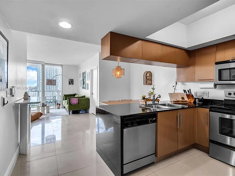 1750 N Bayshore Dr #1815 — Photo 2