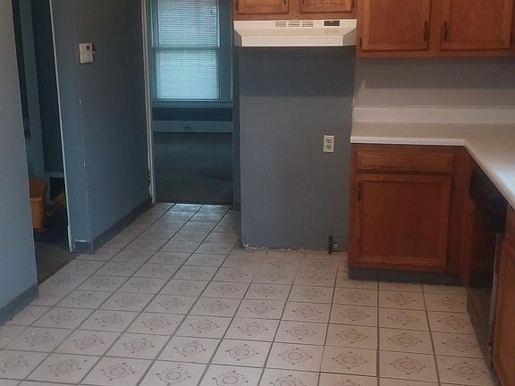 3rd image of 14210 Darwin Ave