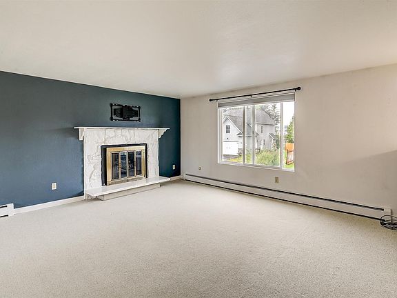 3rd image of 2328 Meadow Ln