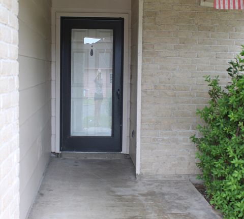 Front entry way, not easily seen from the street.