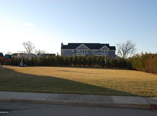14 Johnson St, Monmouth Beach, NJ 07750