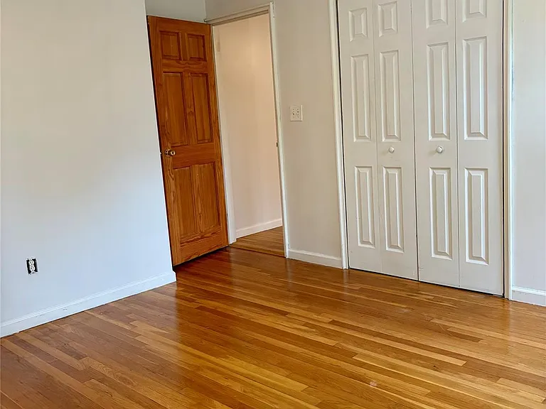 28 Rocco Dr — Photo 8