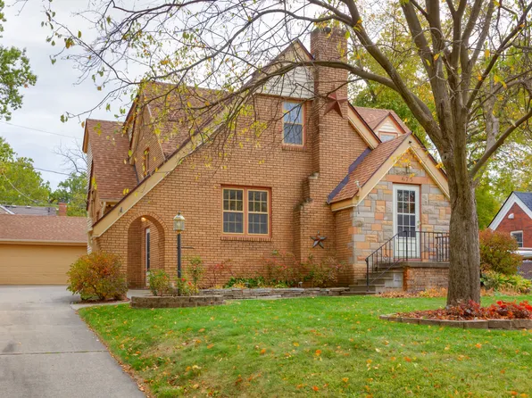 675 48th St, Des Moines, IA 50312