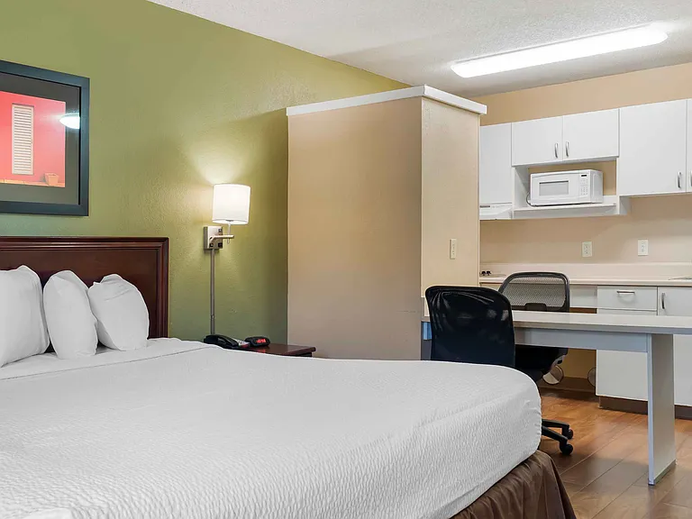 Studio Suite - 1 Queen Bed