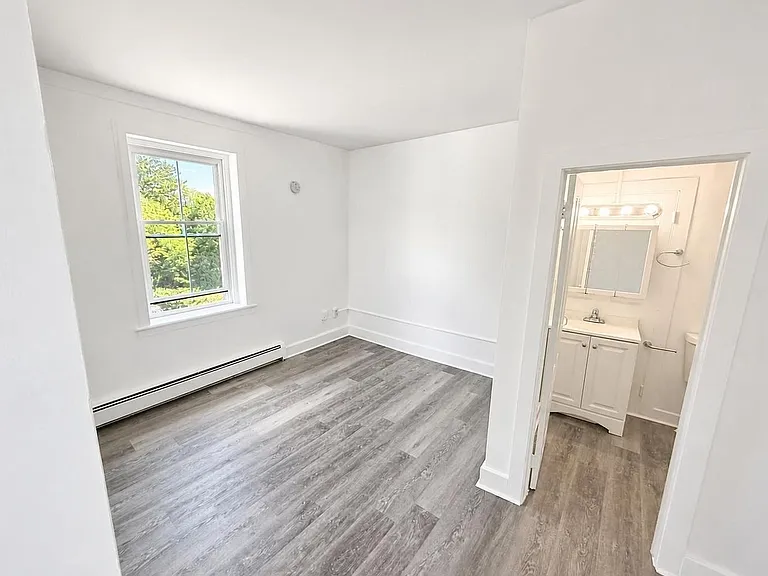 213 Partition St — Photo 4