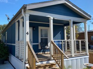 4 Conlin Dr, Rockport, TX 78382