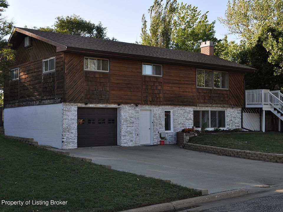 1st image of 707 6th Ave W