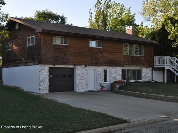 707 6th Ave W, Lemmon, SD 57638