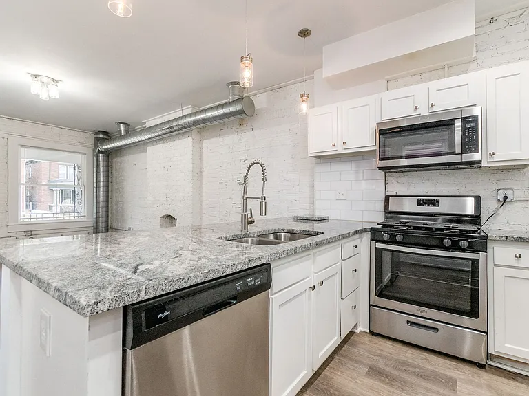 942 Linwood Ave — Photo 15