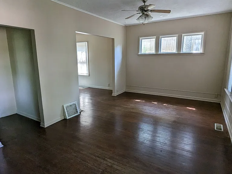137 Nicholas St — Photo 2