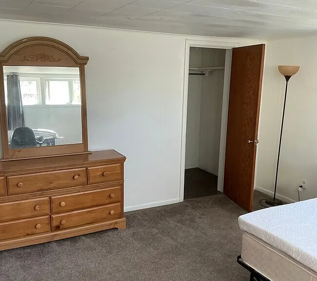 916 W A St — Photo 3