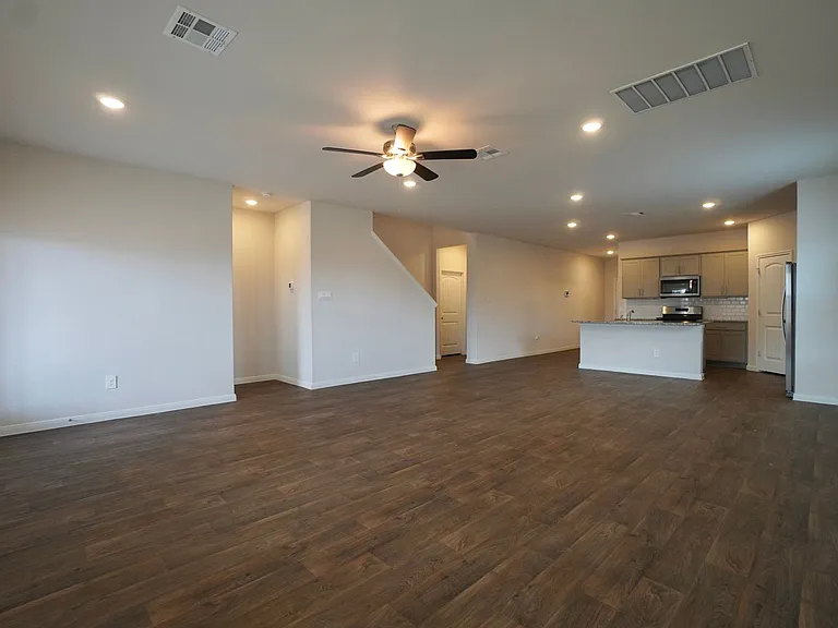 115 Bethpage Dr — Photo 5
