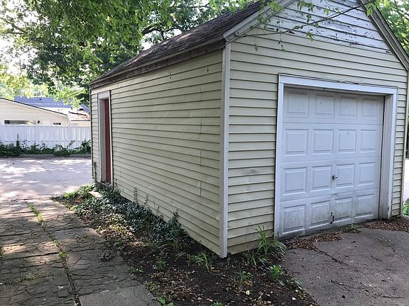 5th image of 704 S Forest Ave