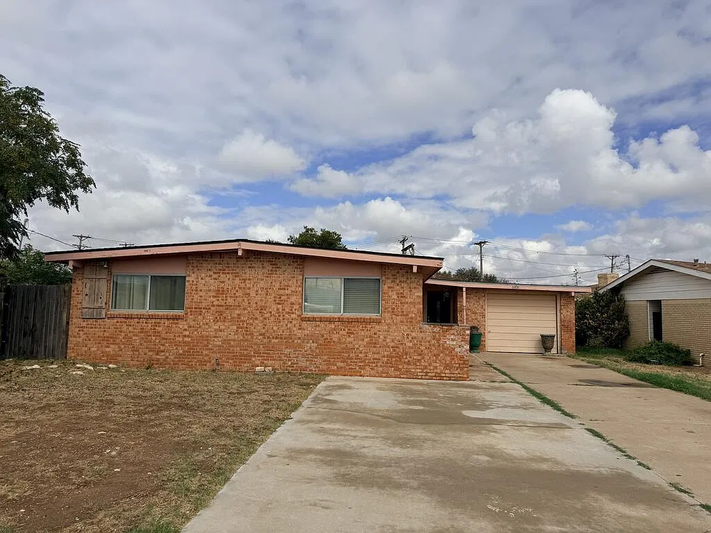 3 bed, 2.0 bath, 1522 sqft, $2,300 — Photo 1