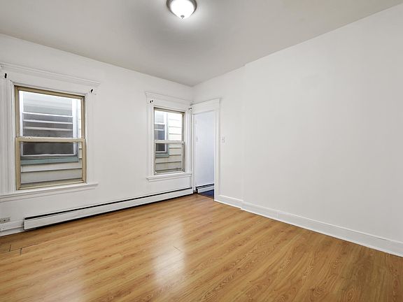 4th image of 888 Clifton Ave #2