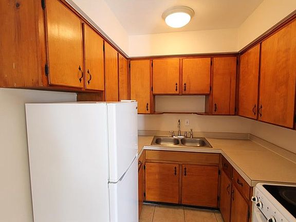 4th image of 1720 Morrill St APT 12