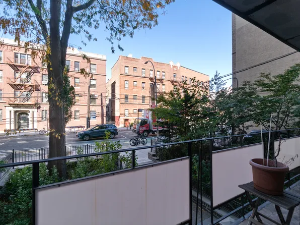 31-23 Crescent Street image 8 of 12