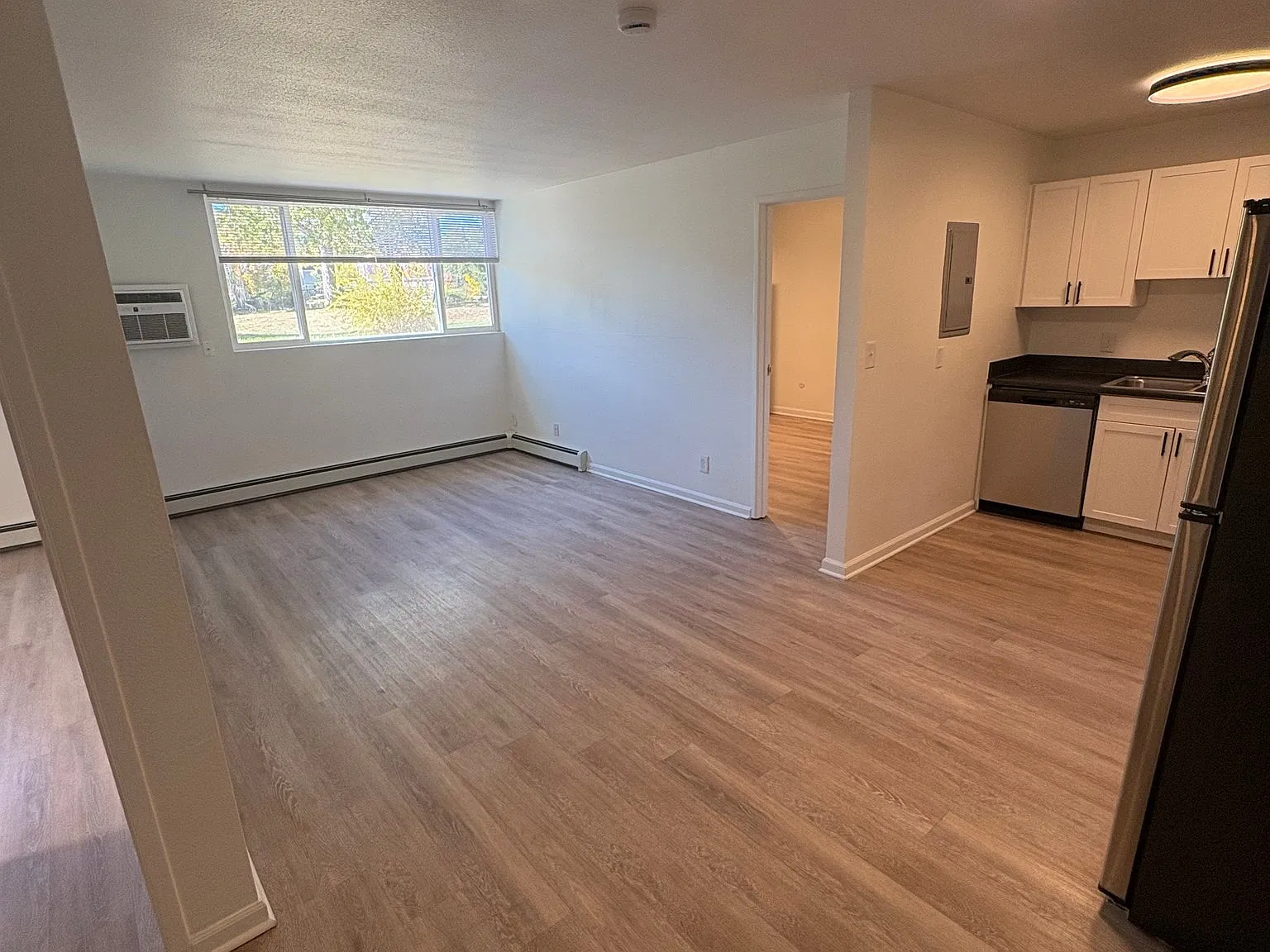 993 E Moorhead Cir — Photo 1