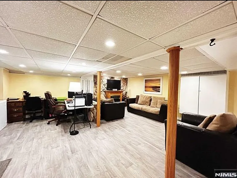 321 Maplewood Dr — Photo 19
