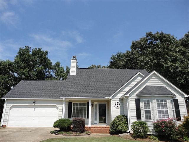 1st image of 405 Lake Lennox Dr