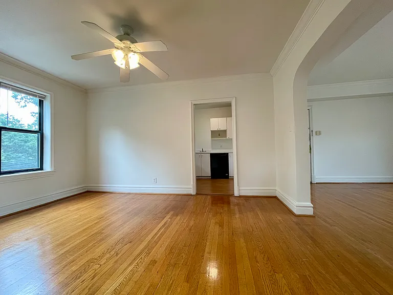 6240 Southwood Ave #2E — Photo 14