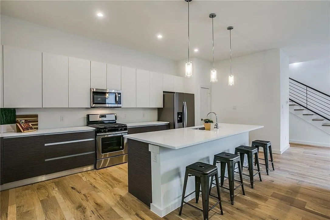 2 bed, 1796 sqft, $2,875 — Photo 2
