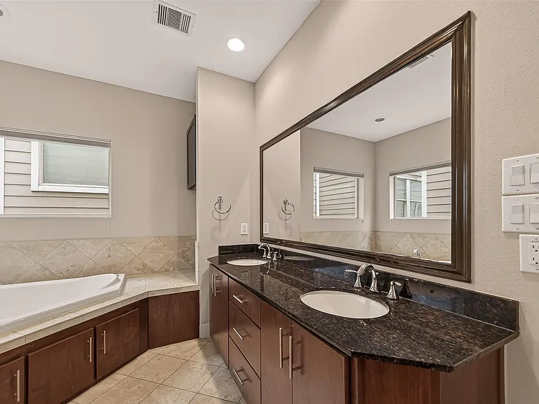 1510 Crockett St #B — Photo 30