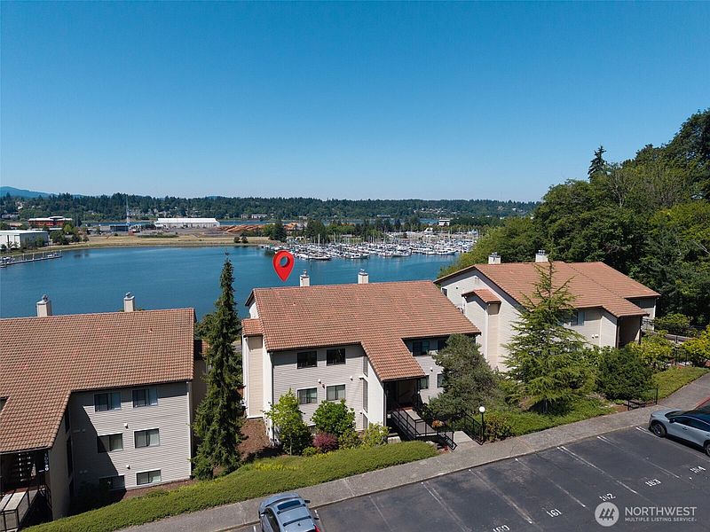 2nd image of 920 East Bay Drive NE #2D-101