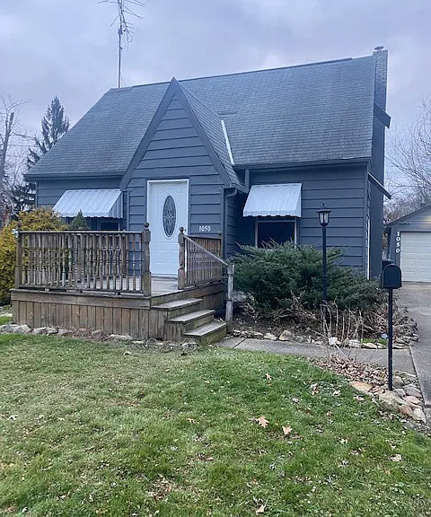 1050 Clearview St NW — Photo 1
