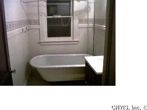 5th image of 204 Lynch Ave
