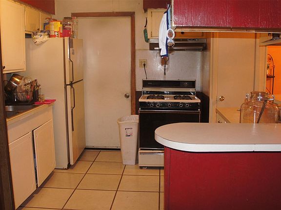 5th image of 14210 Hillsboro St