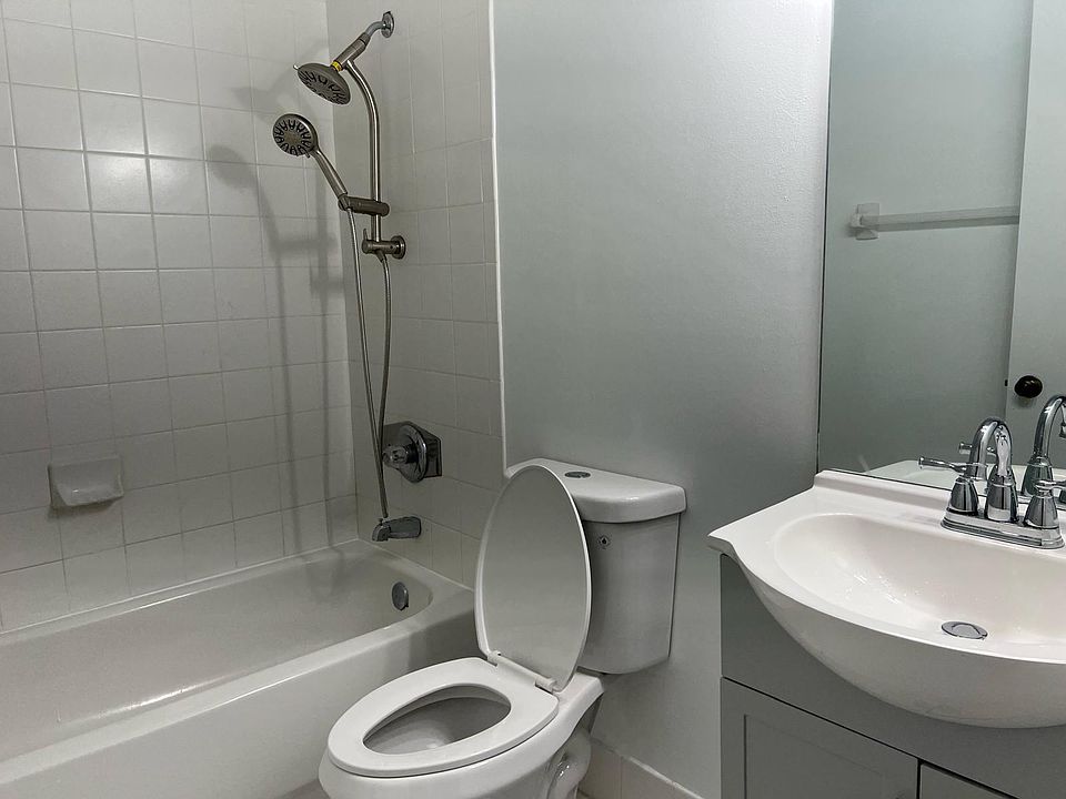 2nd image of 2931 SE 12th Road #205-55