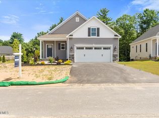 29 Magnolia Dr, Clifton Park, NY 12065