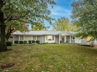 210 Stablestone Dr, Chesterfield, MO 63017