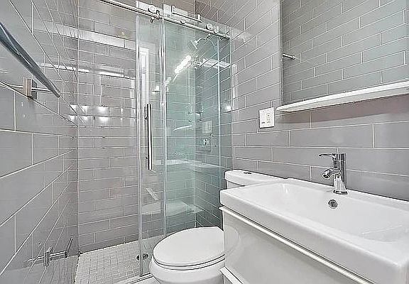 5th image of 256 Graham Ave #3