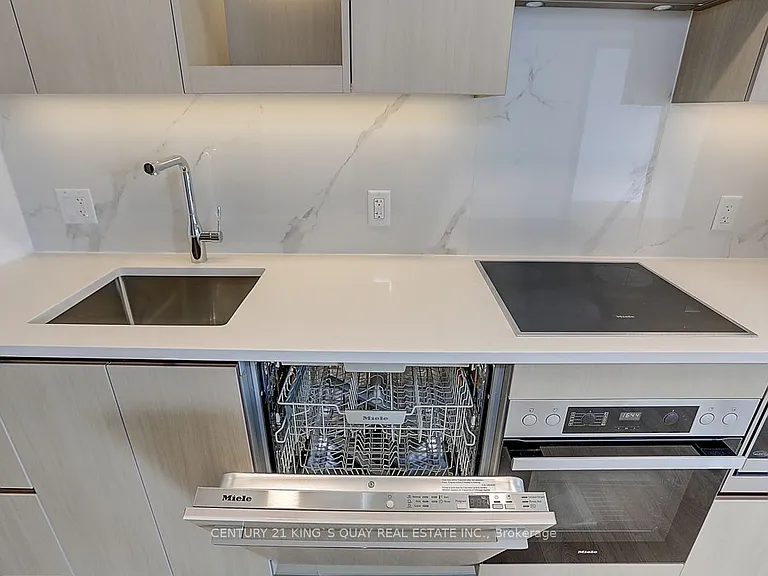 25 McMahon Dr #601 — Photo 23