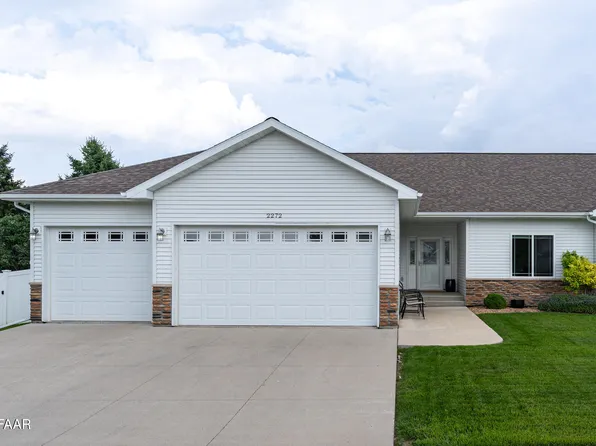 2272 45th Ave S, Grand Forks, ND 58201