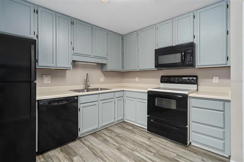 2 bed, 2.5 bath, 1365 sqft, $1,650 — Photo 3