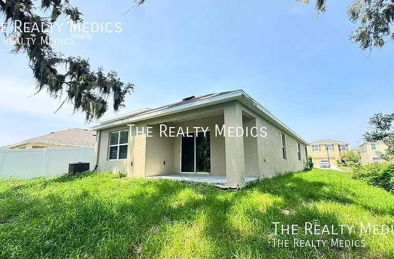 10906 Carlton Fields Dr — Photo 37