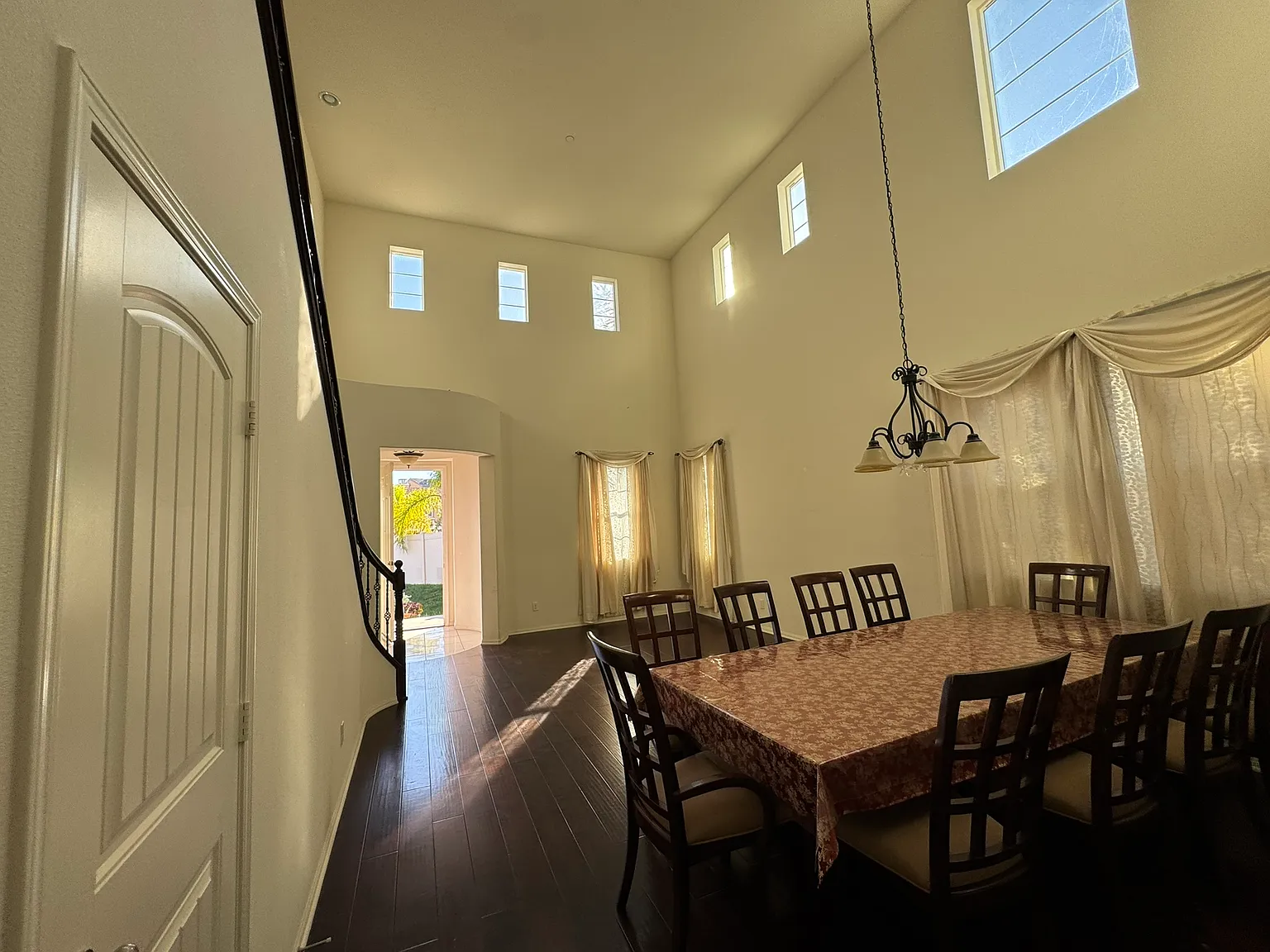 5 bed, 3.5 bath, 2653 sqft, $5,500 — Photo 4