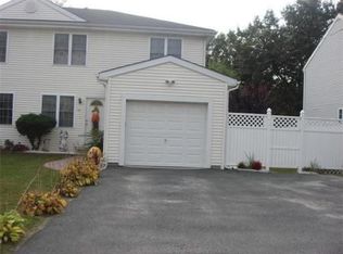 53 Dixfield St, Worcester, MA 01606