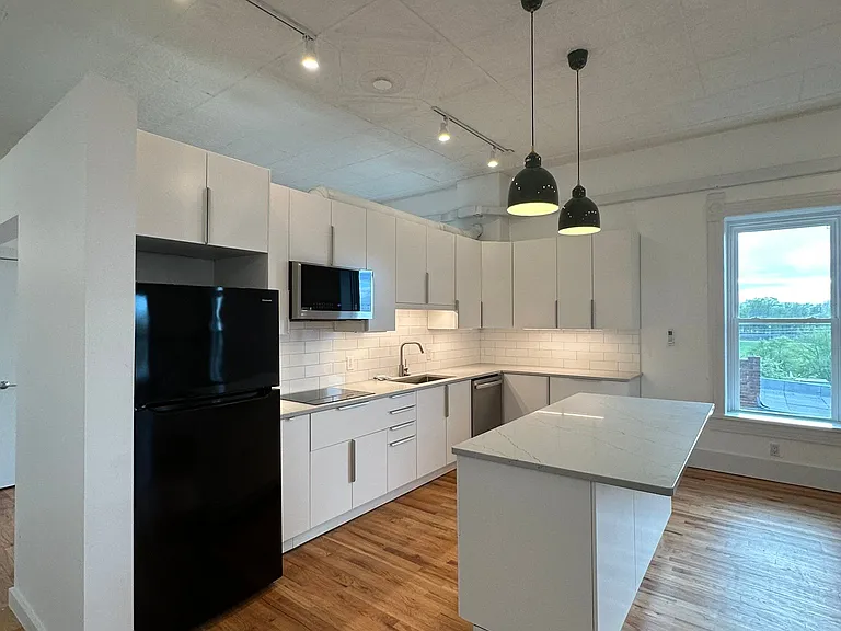 204 W Washington St #3B — Photo 2