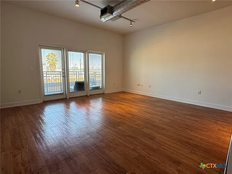 1401 S Flores St #305 — Photo 15