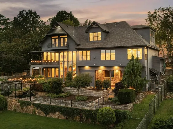 381 E View Dr, Chattanooga, TN 37404