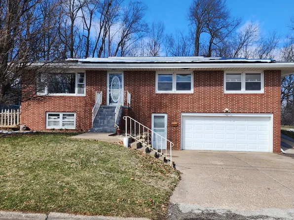 1905 Pinefield St, Muscatine, IA 52761